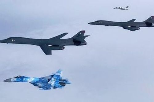 Tiêm kích Nga mang tên lửa săn đuổi oanh tạc cơ B-1B Mỹ trên Biển Đen