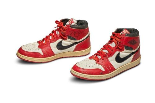 Đôi giày của huyền thoại Michael Jordan có giá hơn nửa triệu USD