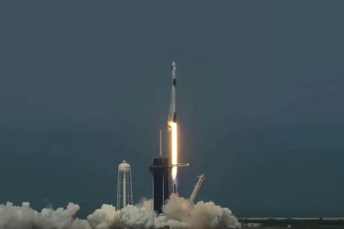 SpaceX, NASA thực hiện thành công sứ mệnh không gian lịch sử