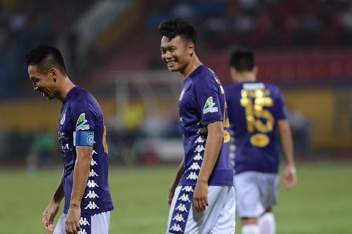 Vì sao Hà Nội FC đẩy Thành Chung lên đá tiền đạo trước Đồng Tháp?