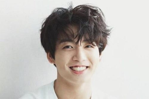 Jungkook BTS tiết lộ chuyện tình của bố mẹ, bảo sao đẻ con đẹp