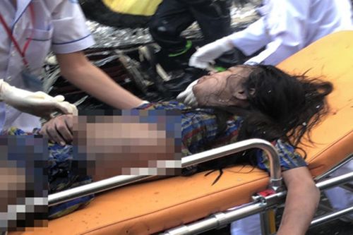 Cháy nhà lúc rạng sáng, 7 người mắc kẹt được cứu thoát ra ngoài
