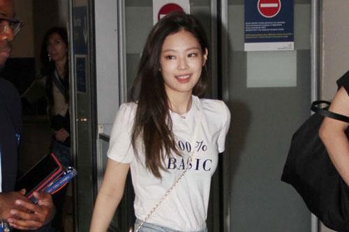 Áo phông đen - trắng đơn giản là vậy nhưng Black Pink diện lên vẫn cực 'xịn', tất cả là nhờ 4 công thức