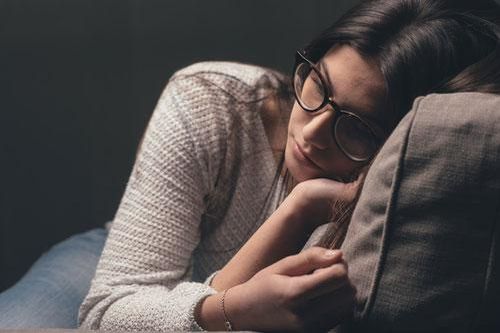 Chồng khó chịu khi tôi yêu cầu anh ngừng chat với bạn trên mạng