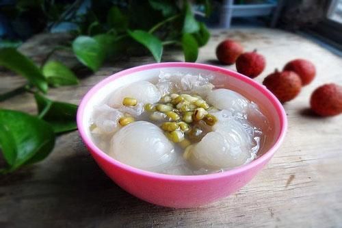 Cách làm món chè vải đậu xanh thanh mát giải nhiêt ngày Hè