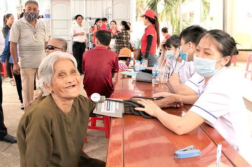 Nhiều hoạt động hưởng ứng Tháng Nhân đạo năm 2020