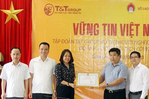 Tập đoàn T&T Group trao 700 suất quà cho hộ nghèo huyện Mường Khương