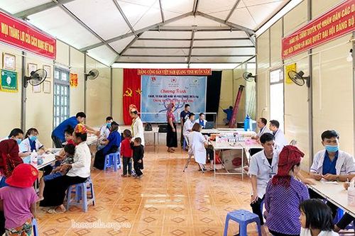 Sông Mã: Chương trình 'Khám, tư vấn sức khỏe và phát thuốc miễn phí - Chung tay vì cuộc sống cộng đồng'