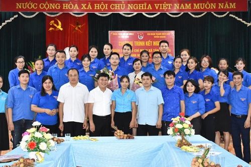 Chi đoàn Báo Tuyên Quang và Đoàn xã Tân Tiến thống nhất phối hợp hoạt động