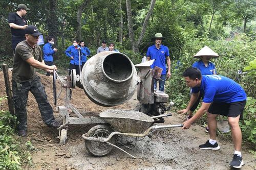 Nối yêu thương trên những cung đường mòn