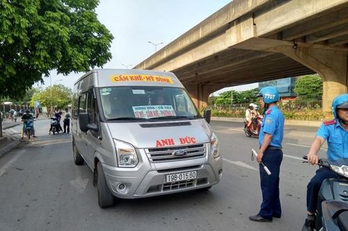 Hà Nội mạnh tay xử lý xe 'rùa bò' bắt khách
