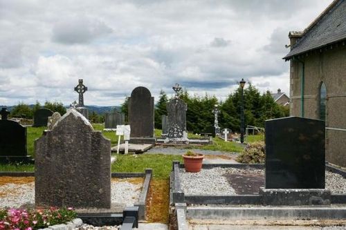 Bí ẩn loại đất chữa bệnh ở ngôi mộ tại Bắc Ireland