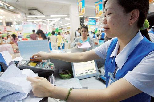 Người Việt đã bớt dùng tiền mặt