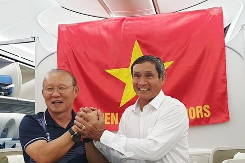 Mối thân tình giữa HLV Park và thầy Chung
