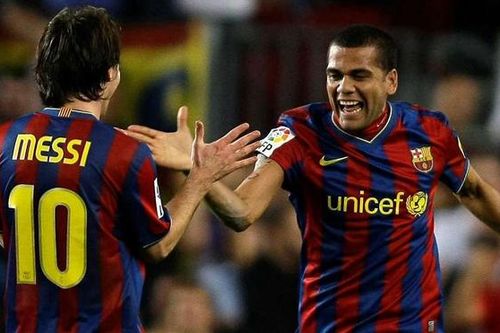 Video những pha đập nhả 'một hai' giữa Messi và Alves gây sốt trên mạng