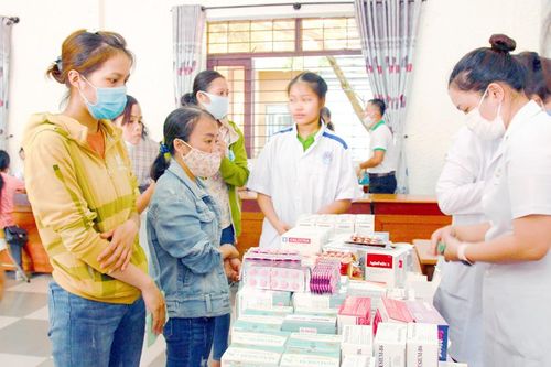 Công nhân, người lao động được khám, phát thuốc miễn phí