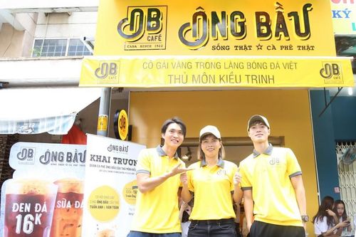 Cựu thủ môn Kiều Trinh viết tiếp đam mê cùng cà phê Ông Bầu