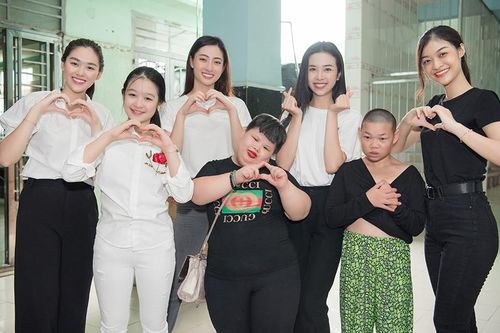 Dàn Hoa - Á hậu tận tình chăm sóc và vui chơi cùng trẻ cơ nhỡ dịp 1/6