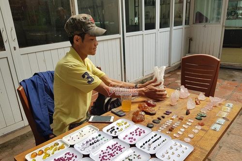 Tiết lộ của tay buôn đá quý tại khu chợ triệu đô giữa lòng Hà Nội