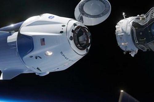Khoảng khắc lịch sử phi thuyền Crew Dragon kết nối Trạm vũ trụ ISS