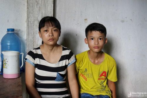 Hoàn cảnh đáng thương của bé trai lớp 7 mồ côi bố, mẹ bị ung thư