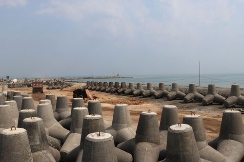 Cận cảnh công trường 'vá' cửa biển Đà Diễn ở Phú Yên