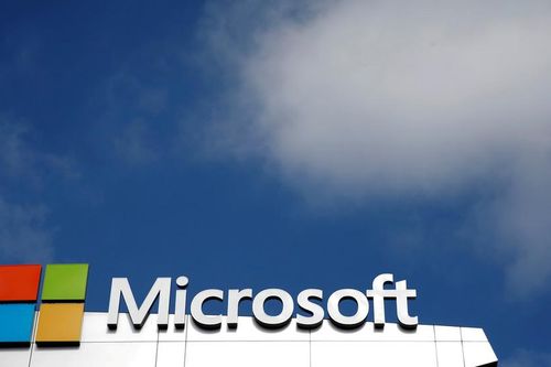 Microsoft sa thải phóng viên phụ trách trang tin, thay thế bằng robot