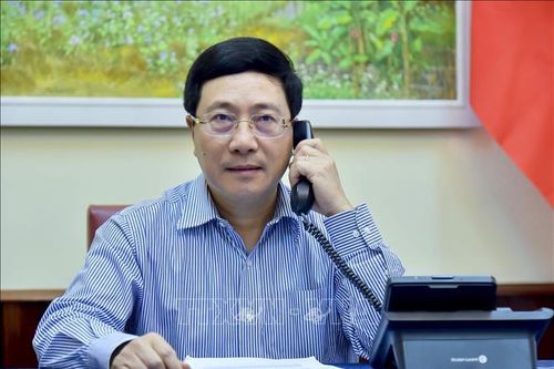 Phó Thủ tướng, Bộ trưởng Ngoại giao Phạm Bình Minh điện đàm với Bộ trưởng Ngoại giao Nhật Bản