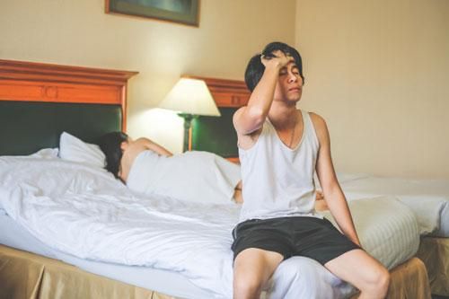 Vợ không làm việc nhà, mỗi khi bị nhắc nhở thì cô ấy lại gào lên một 'câu thần chú' khiến tôi không thể cãi nổi, chỉ biết âm thầm cầm chổi đi lau dọn