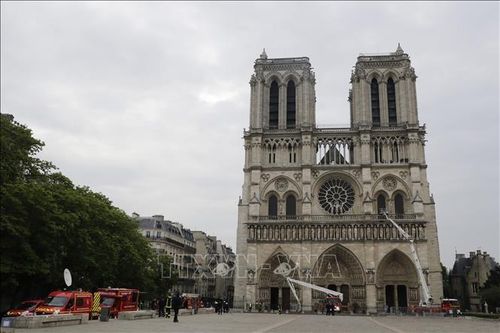 Pháp: Thủ đô Paris mở cửa trở lại quảng trường trước Nhà thờ Đức Bà