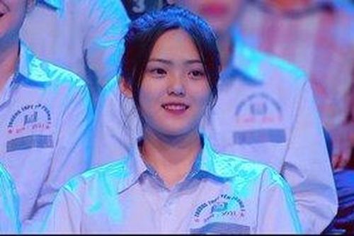 Xuất hiện trên hàng ghế khán giả 'Đường lên đỉnh Olympia', nữ sinh bất ngờ chiếm sóng bởi nhan sắc xinh xuất thần