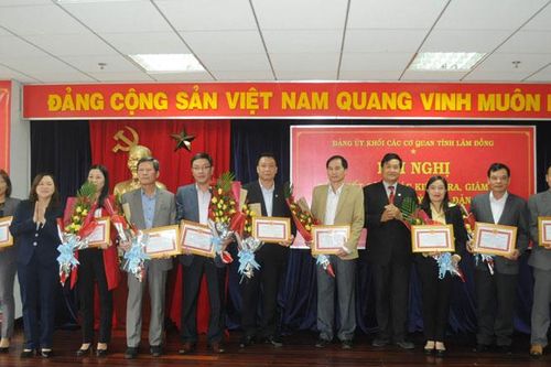 Khen thưởng 10 tập thể, 8 cá nhân đạt thành tích xuất sắc trong công tác kiểm tra, giám sát