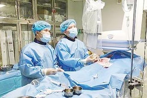 Rèn đức, luyện tài, xây y đức