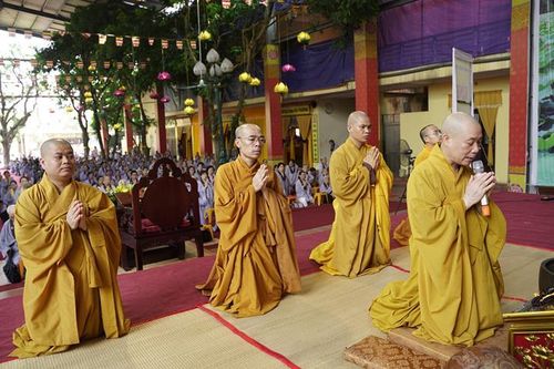 Hà Nội : Ngày tu an lạc tại chùa Bằng