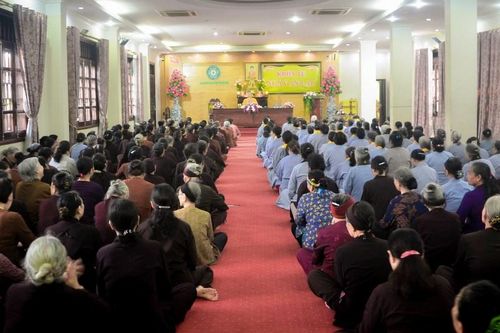 Quảng Ninh : Hơn 400 Phật tử về chùa Trình tu học