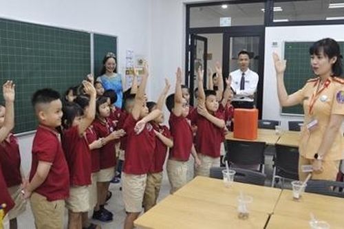 Tuyên truyền về an toàn giao thông cho học sinh tiểu học