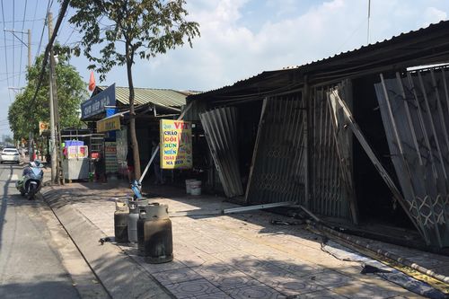 Hai ki-ốt gần chợ cháy lớn, tiểu thương nháo nhào