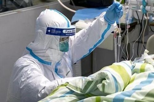 Bé 1 tuổi mắc COVID-19 đang điều trị ở Hải Dương hiện ra sao?