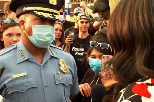 Cảnh sát trưởng Minneapolis xin lỗi gia đình nạn nhân George Floyd