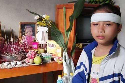 Bố bỏ đi, cùng lúc mất mẹ và em, bé gái 12 tuổi sống lủi thủi một mình trong căn nhà nhỏ