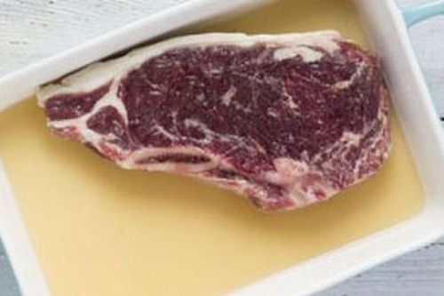 Rã đông thịt cực nhanh chỉ với một thìa nước này