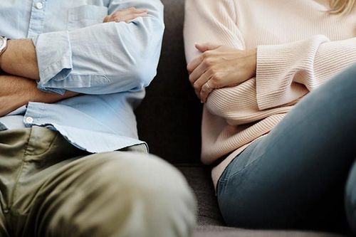 Chồng nhất quyết đòi ly hôn chỉ vì vợ yêu cầu phải cách ly do trở về từ vùng dịch