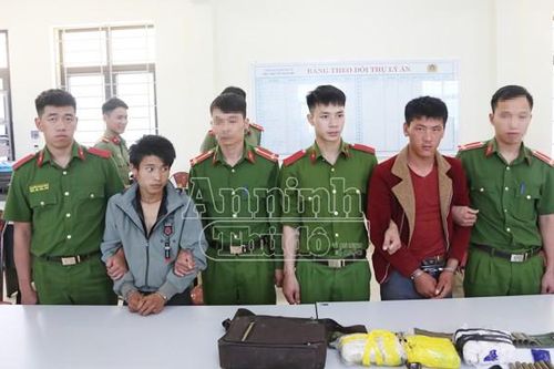 Sơn La: Mang vũ khí 'nóng' áp tải hơn 15.000 viên ma túy tổng hợp