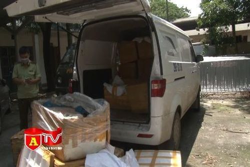 Kiểm tra xe đang dừng đỗ phát hiện hơn 1 tấn nầm lợn không rõ nguồn gốc xuất xứ