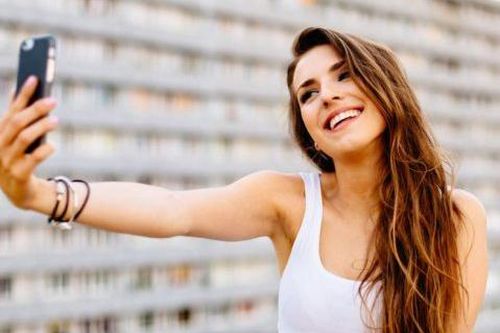 Cái tôi trở thành món hàng thời mạng xã hội lên ngôi