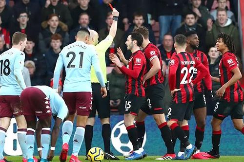 Nhóm cuối bảng lo Premier League dừng lại