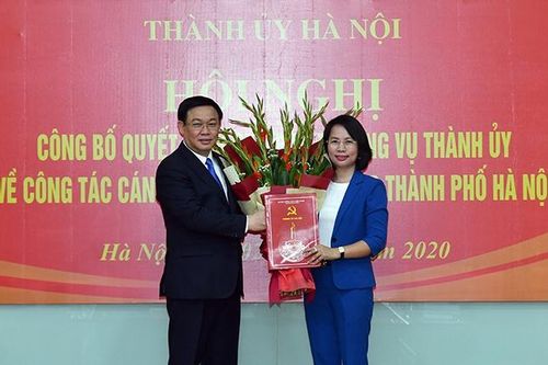 Trao Quyết định Bí thư Đảng đoàn Liên đoàn lao động TP Hà Nội