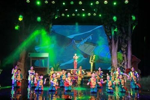 Nghệ sĩ Nhà hát Tuổi trẻ vui cùng 'Ngày hội của bé'