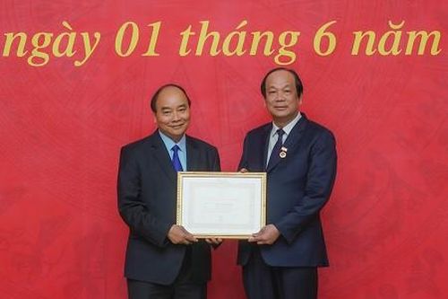 Người tuổi Đảng càng cao thì càng phải nêu gương