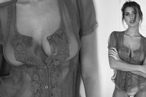 Mẫu nội y Kara Del Toro mặc xuyên thấu gợi cảm hết nấc